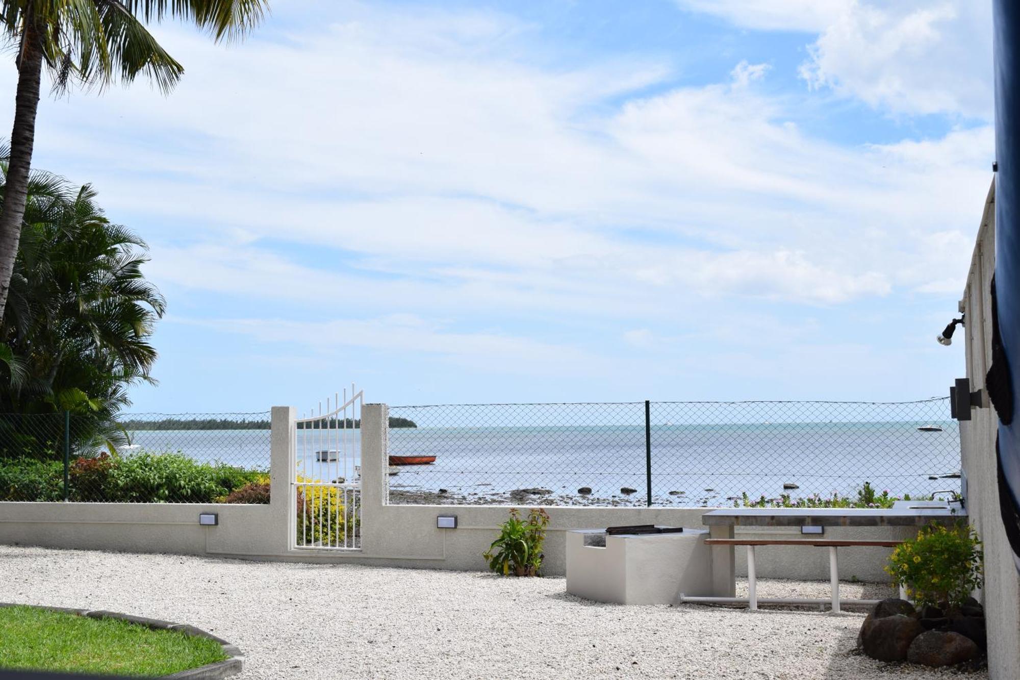 Baywatch Apartment Ла Гулет Екстериор снимка