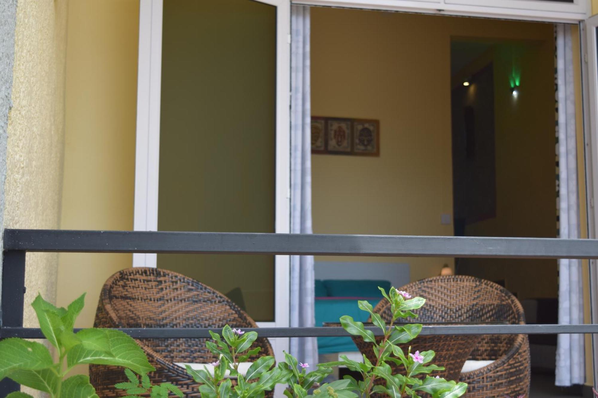 Baywatch Apartment Ла Гулет Екстериор снимка