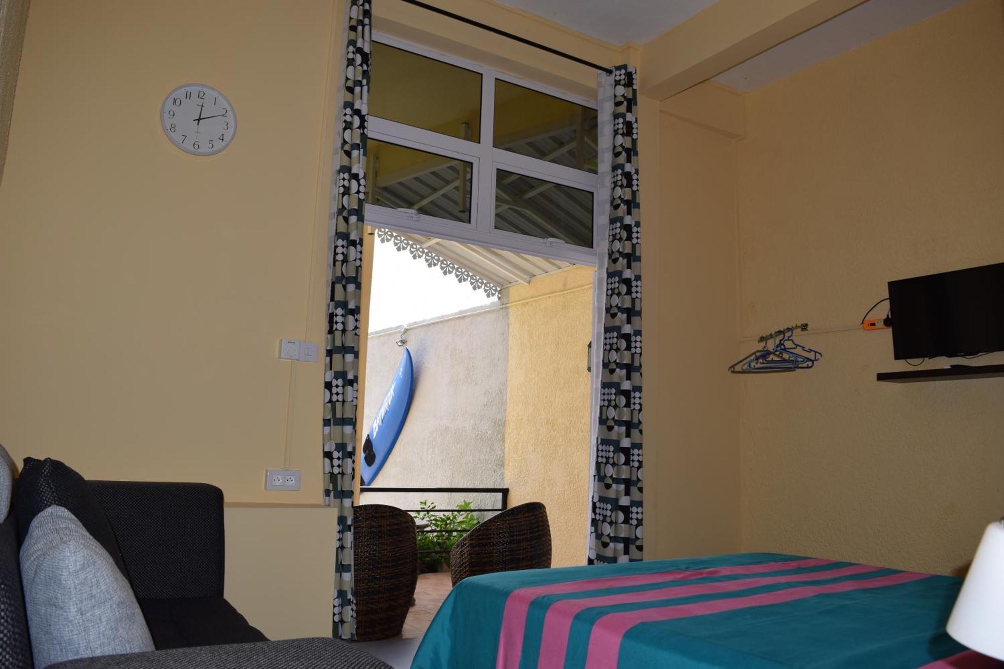 Baywatch Apartment Ла Гулет Екстериор снимка