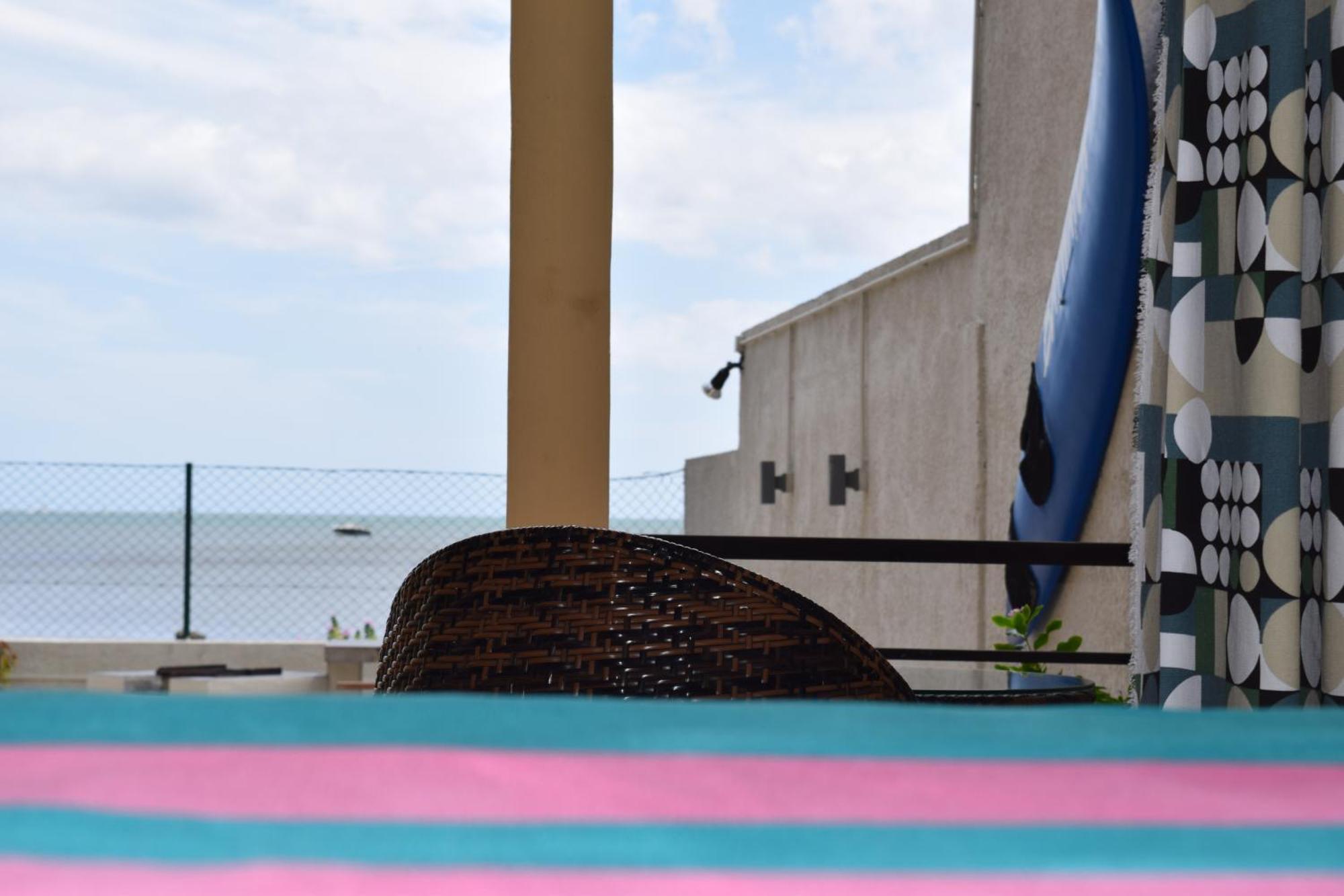 Baywatch Apartment Ла Гулет Екстериор снимка