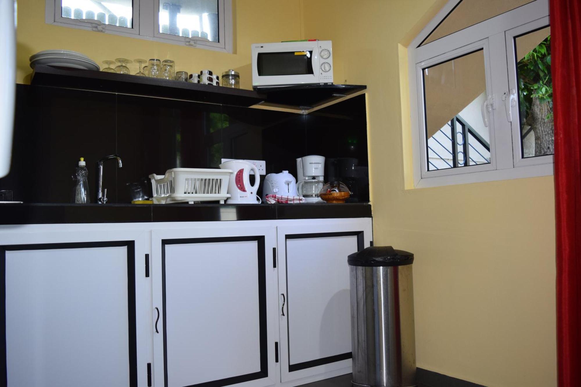 Baywatch Apartment Ла Гулет Екстериор снимка