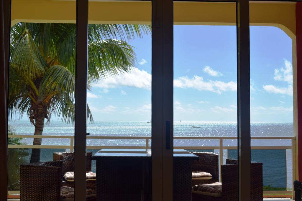 Baywatch Apartment Ла Гулет Екстериор снимка