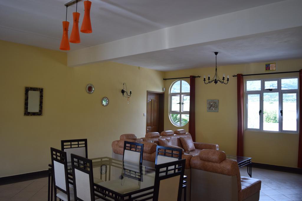 Baywatch Apartment Ла Гулет Екстериор снимка