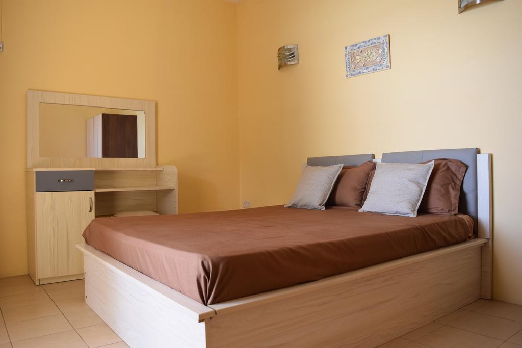 Baywatch Apartment Ла Гулет Екстериор снимка
