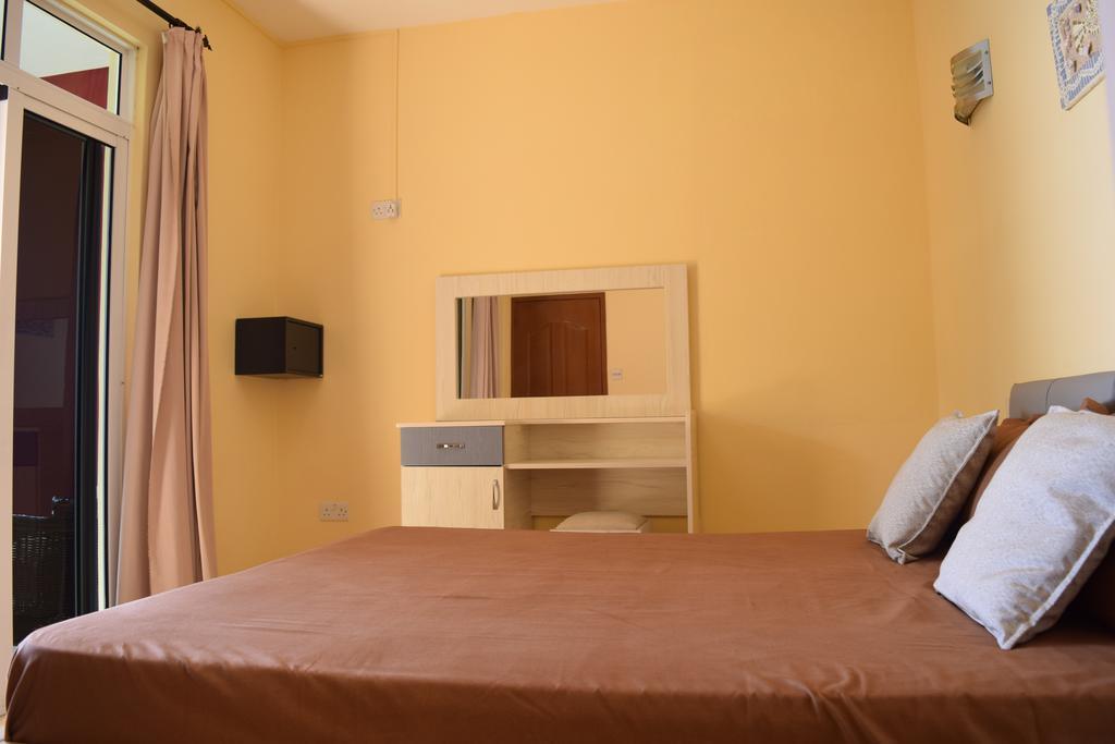 Baywatch Apartment Ла Гулет Екстериор снимка