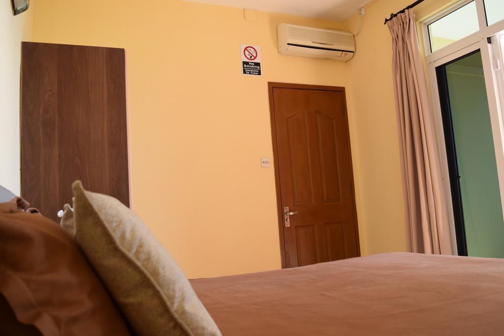 Baywatch Apartment Ла Гулет Екстериор снимка