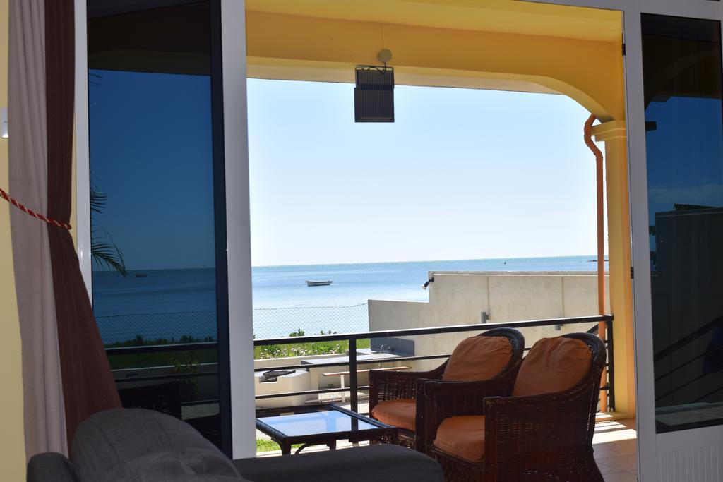 Baywatch Apartment Ла Гулет Екстериор снимка