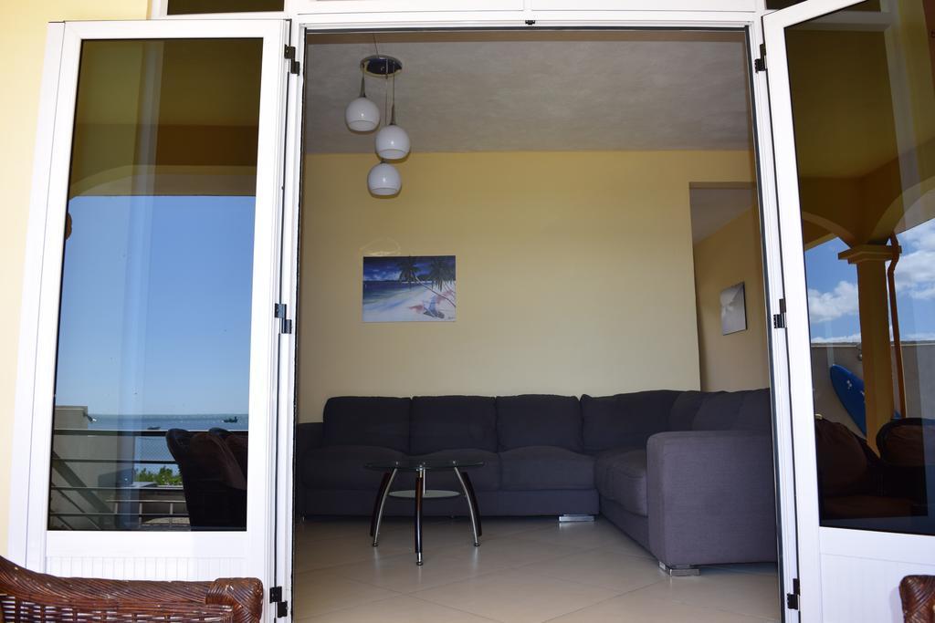 Baywatch Apartment Ла Гулет Екстериор снимка