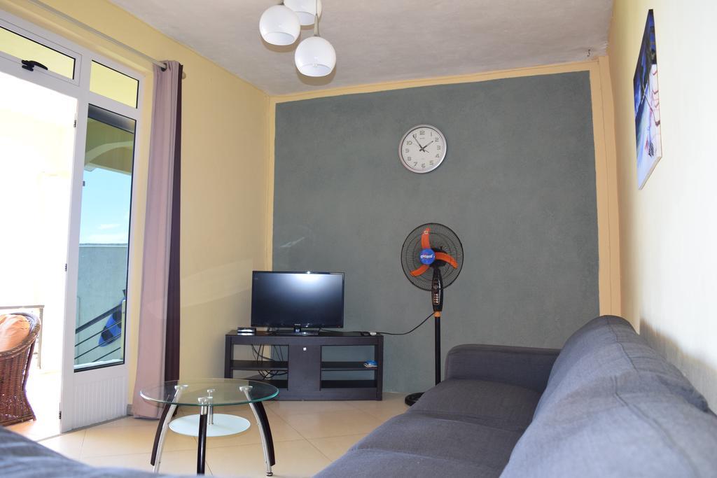 Baywatch Apartment Ла Гулет Екстериор снимка