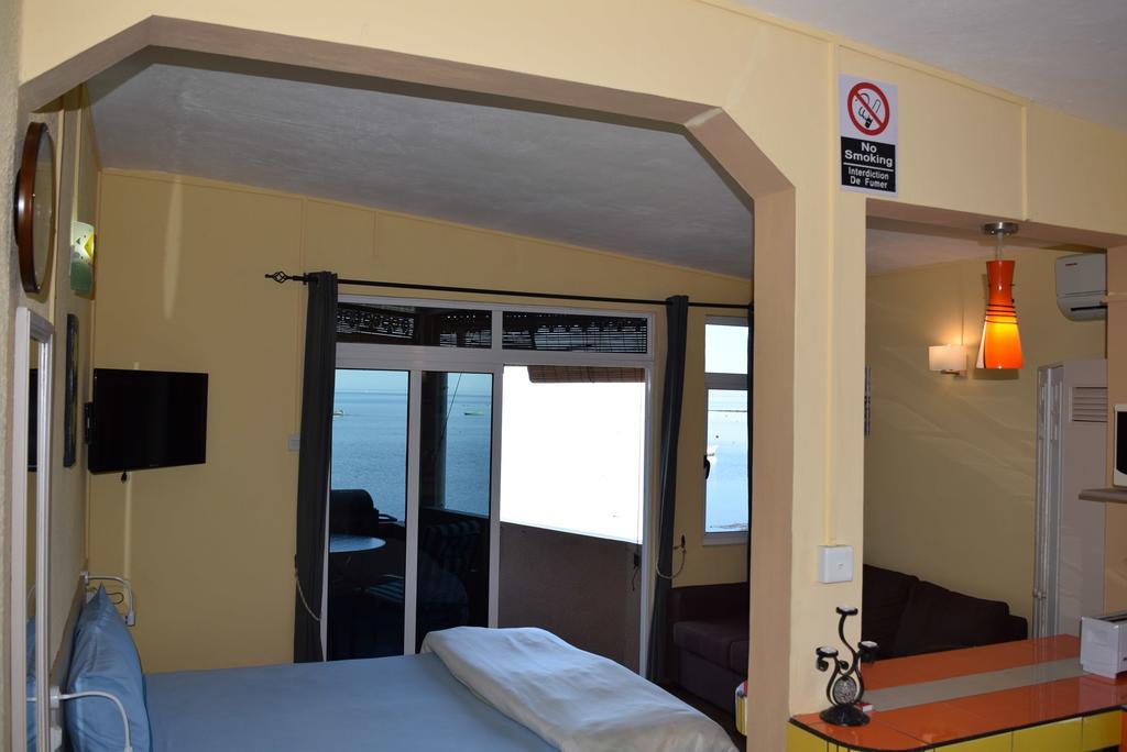 Baywatch Apartment Ла Гулет Екстериор снимка