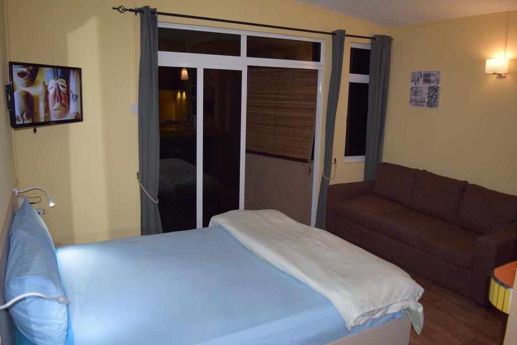 Baywatch Apartment Ла Гулет Екстериор снимка